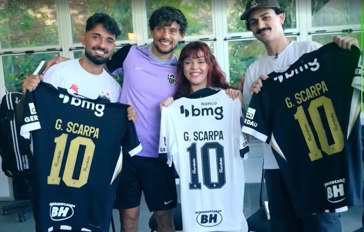 Fenômeno Literário no Futebol: Gustavo Scarpa Vira Padrinho de Clube do Livro, Ganha Destaque Internacional e Troca Presentes com Carla Madeira